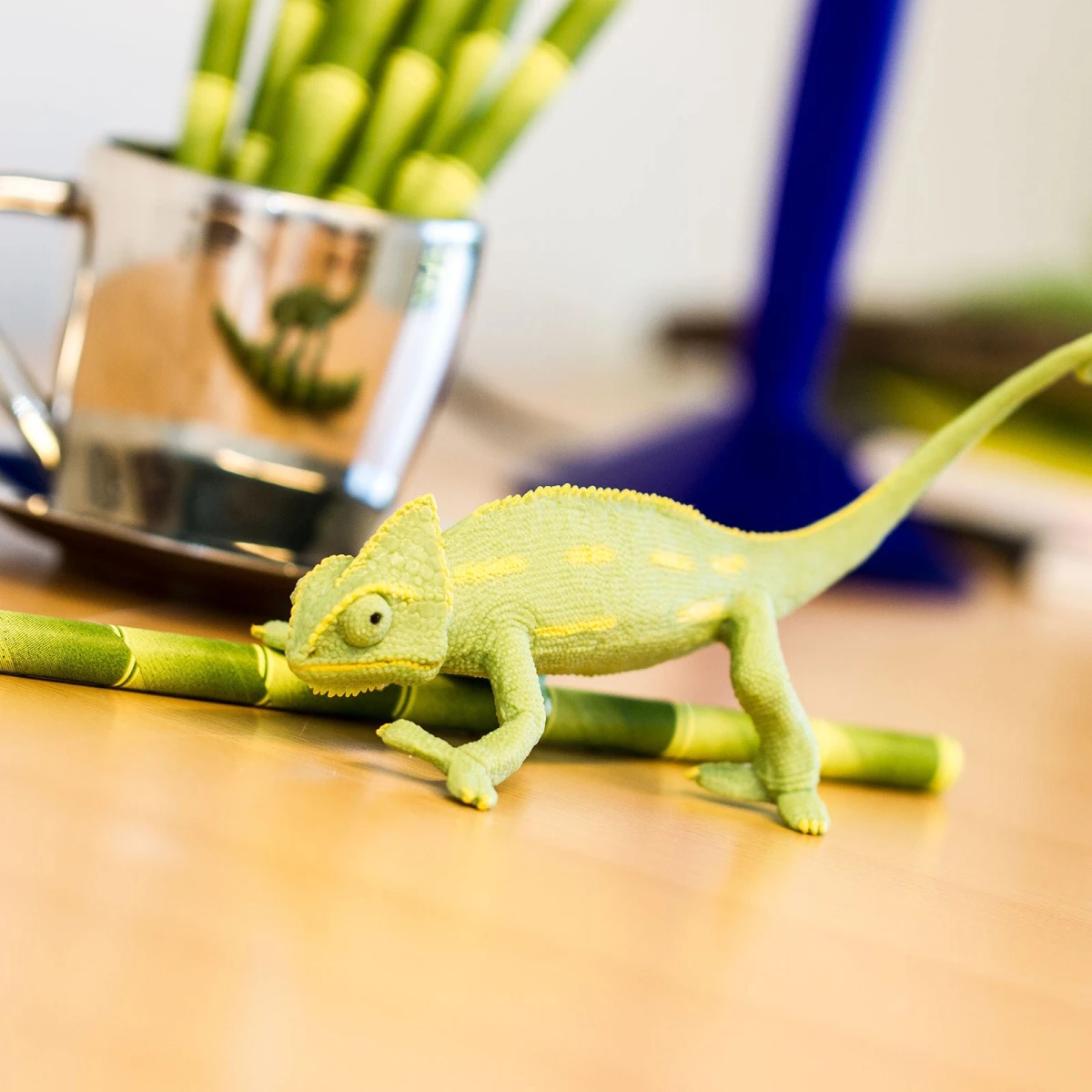 Młody Kameleon Jemeński. Figurka Safari Ltd. | Pan Piksel