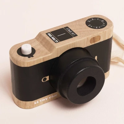 LE TOY VAN Drewniany aparat fotograficzny retro z kalejdoskopem zabawka | Pan Piksel