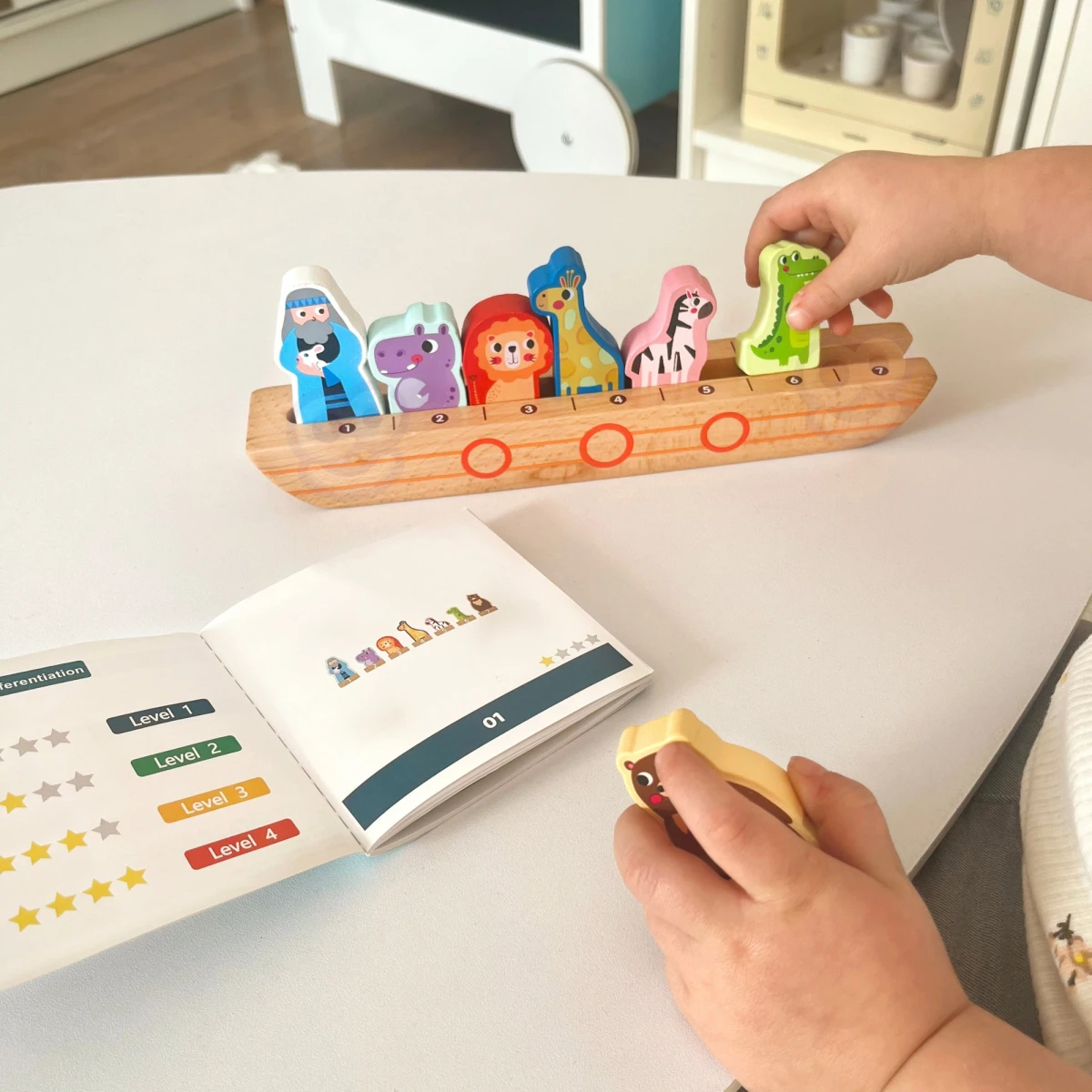 Tooky Toy Drewniana Arka Noego + Książeczka z Zagadkami | Pan Piksel