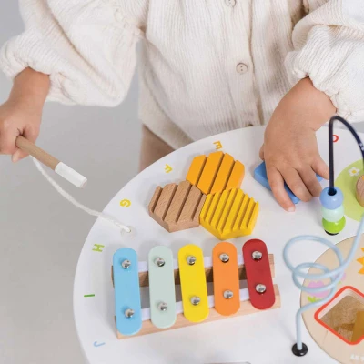 Drewniany stolik edukacyjny Le Toy Van | Pan Piksel
