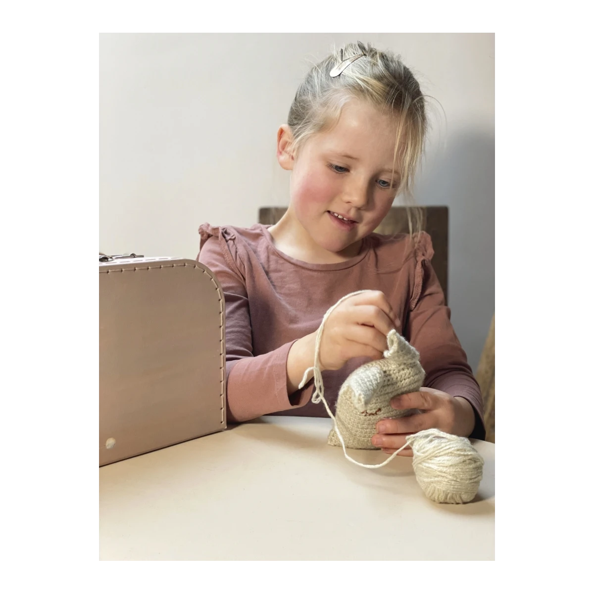 EGMONT TOYS Walizka z zestawem do szydełkowania | Pan Piksel