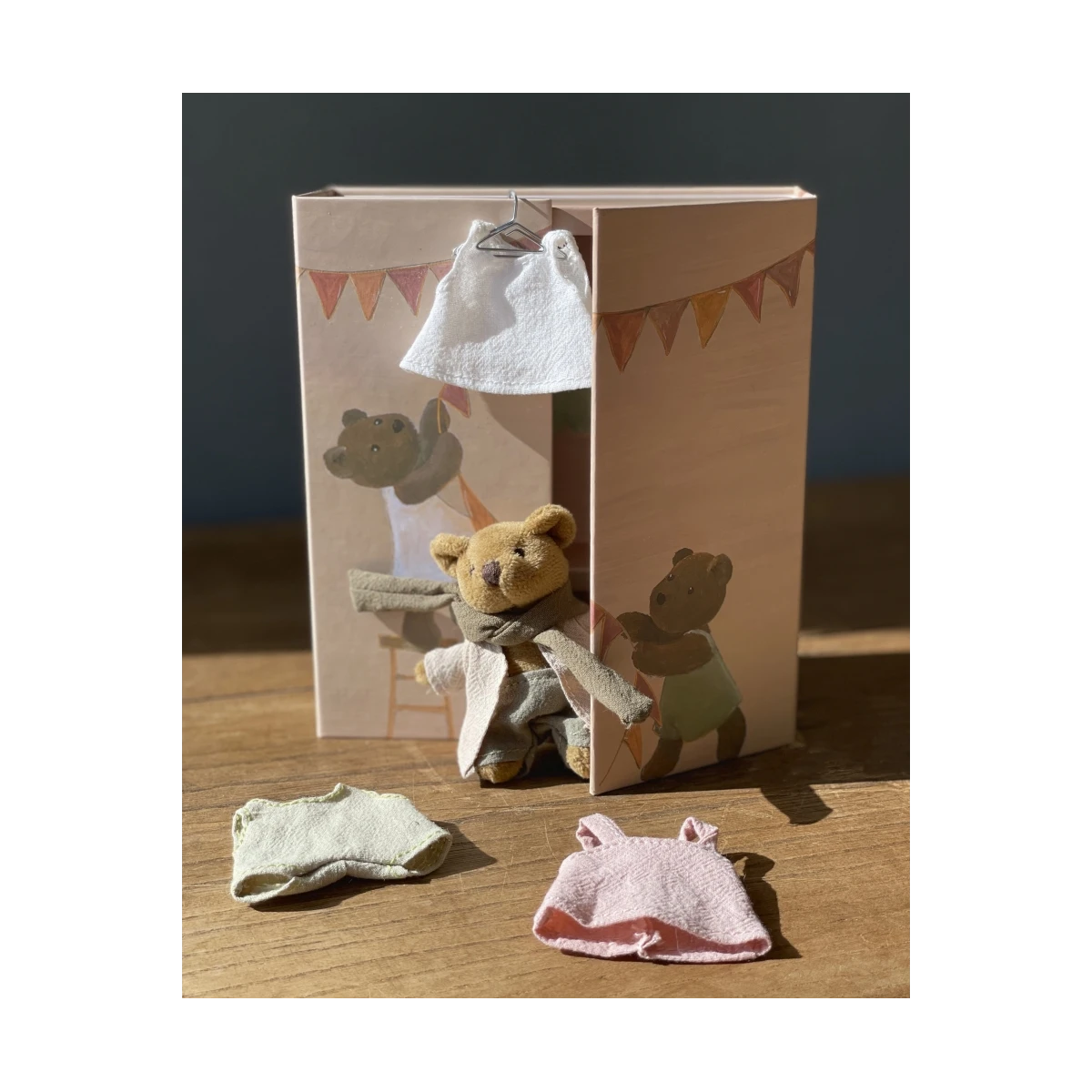 Garderoba z misiem Egmont Toys | Pan Piksel