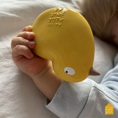 MAISON PETIT JOUR Zabawka do kąpieli Kurczak | Pan Piksel