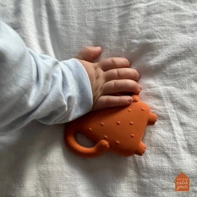 MAISON PETIT JOUR Gryzak dla dzieci Miś | Pan Piksel