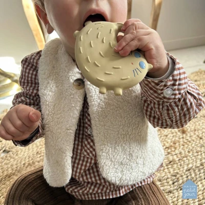 MAISON PETIT JOUR Gryzak dla dzieci Kotek | Pan Piksel