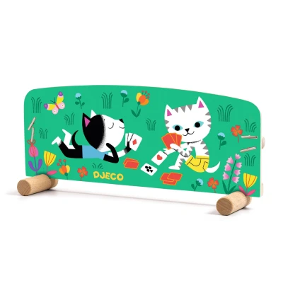 DJECO Drewniana podstawka do trzymania kart | Pan Piksel