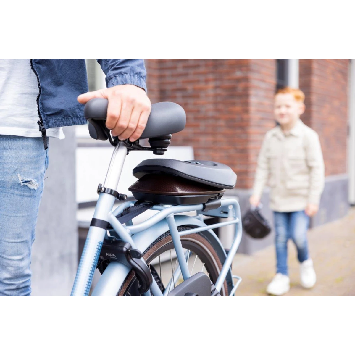 BOBIKE Fotelik rowerowy Junior ONE black/dark grey | Pan Piksel