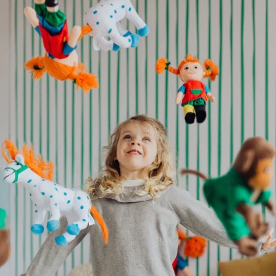 MICKI Miękka lalka Pippi Langstrumpf 20 cm przytulanka zabawka dla dzieci | Pan Piksel
