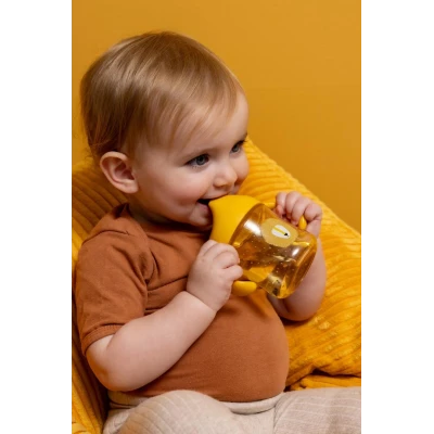 TRIXIE Kubek niekapek z uchwytami dla dzieci – Lew Baby | Pan Piksel