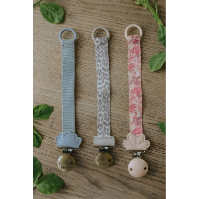 Elodie Details drewniana zawieszka do smoczka river rose | Pan Piksel