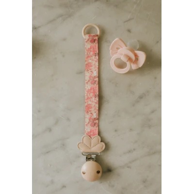 Elodie Details drewniana zawieszka do smoczka river rose | Pan Piksel