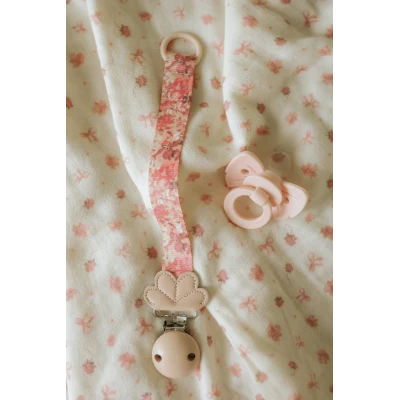 Elodie Details drewniana zawieszka do smoczka river rose | Pan Piksel