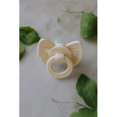 Elodie Details smoczek silikonowy Binky Bow 0-6m oat white | Pan Piksel