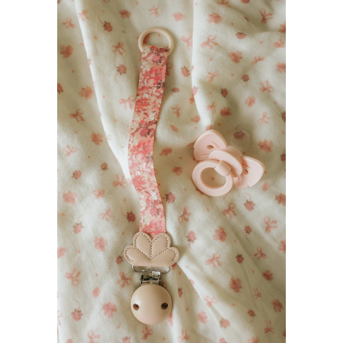 Elodie Details smoczek silikonowy Binky Bow 0-6 m misty pink | Pan Piksel