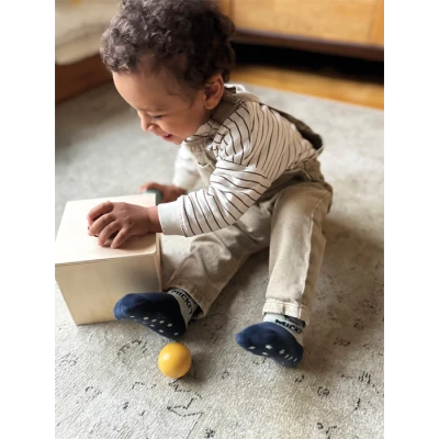SMALL FOOT Drewniana zabawka edukacyjna Montessori pudełko z kulkami | Pan Piksel