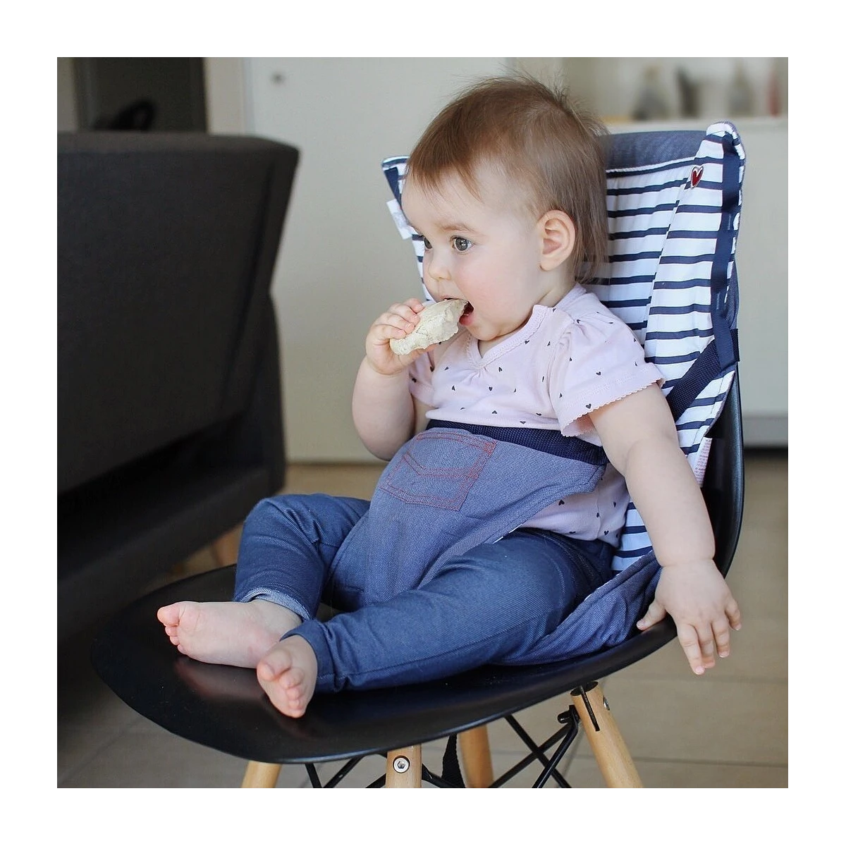 BABY TO LOVE Nakładka na krzesło niebieskie paski | Pan Piksel