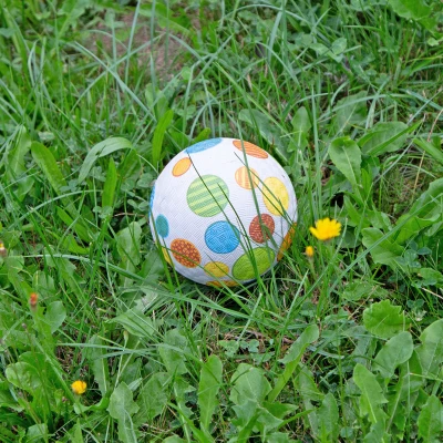 SIGIKID Piłka dla dzieci kauczukowa szara w kółka 12 cm | Pan Piksel