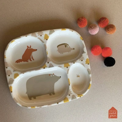MAISON PETIT JOUR Talerz z przegródkami dla dzieci Przygoda! | Pan Piksel