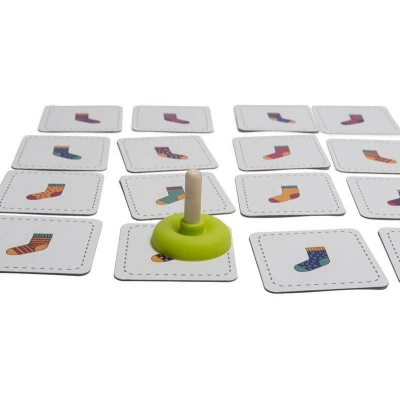 BS Toys Dopasuj Skarpetę – gra zręcznościowa i edukacyjna z przyssawkami 4+ 2‑4 graczy | Pan Piksel