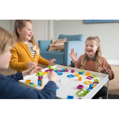 BS Toys Gra edukacyjna Ramki – dopasowywanie kształtów rozwój motoryki małej zręczności i myślenia przestrzennego | Pan Piksel