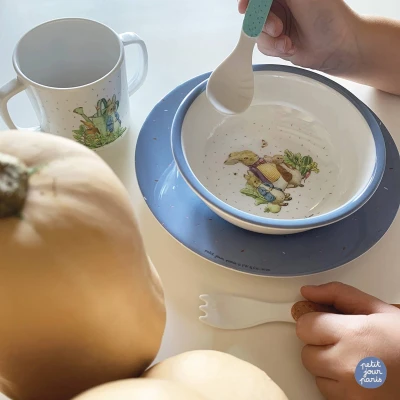 PETIT JOUR PARIS Miseczka dla dzieci z melaminy 250 ml Królik Piotruś | Pan Piksel