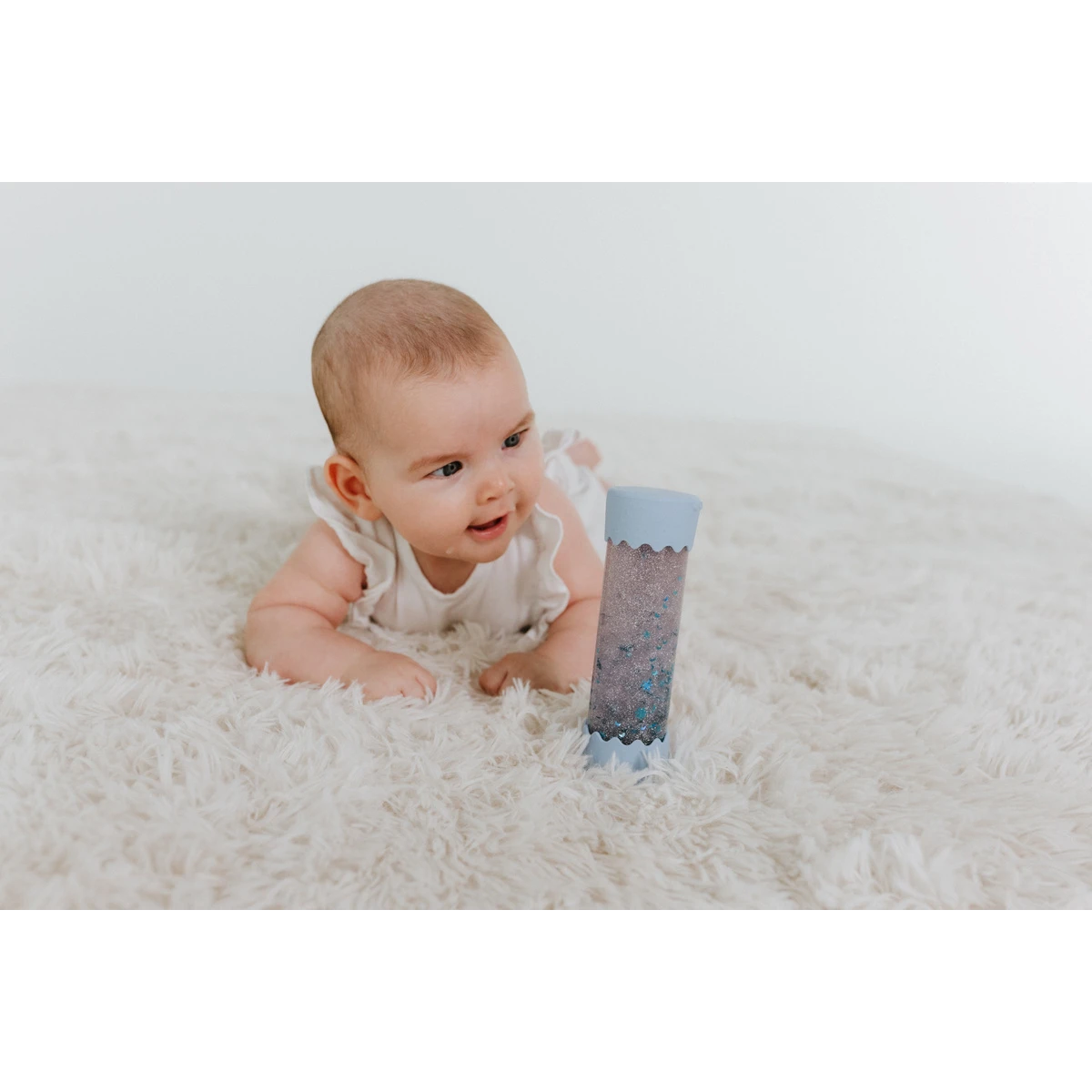 JELLYSTONE DESIGNS Jellystone Sensoryczna butelka dla niemowląt SOFT BLUE 0+ wyciszająca przepływowa zamknięta | Pan Piksel