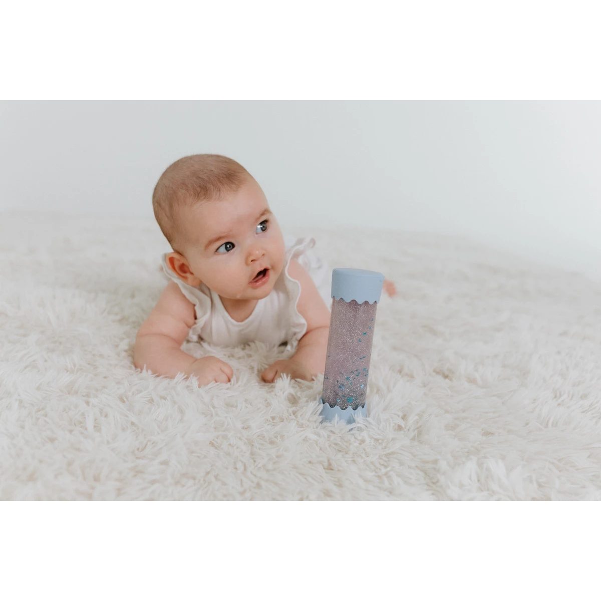 JELLYSTONE DESIGNS Jellystone Sensoryczna butelka dla niemowląt SOFT BLUE 0+ wyciszająca przepływowa zamknięta | Pan Piksel
