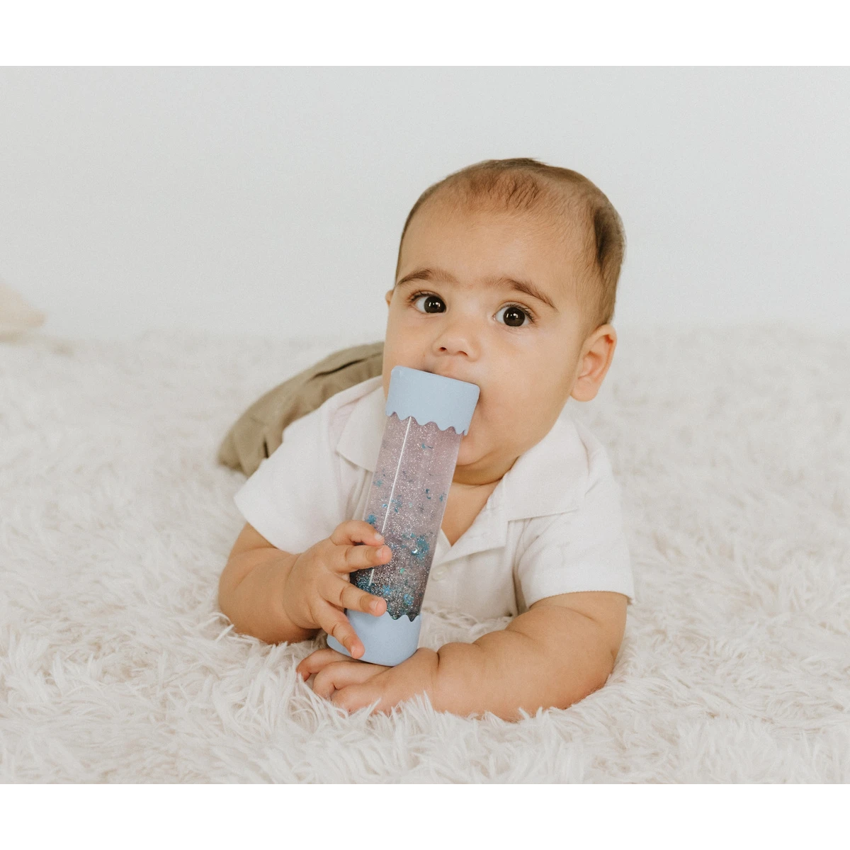 JELLYSTONE DESIGNS Jellystone Sensoryczna butelka dla niemowląt SOFT BLUE 0+ wyciszająca przepływowa zamknięta | Pan Piksel