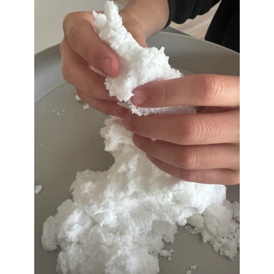 JELLYSTONE DESIGNS Jellystone Sensory Snow Sensoryczny śnieg miękka masa sensoryczna dla dzieci 3+ | Pan Piksel
