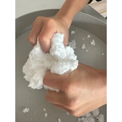 JELLYSTONE DESIGNS Jellystone Sensory Snow Sensoryczny śnieg miękka masa sensoryczna dla dzieci 3+ | Pan Piksel