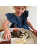 JELLYSTONE DESIGNS Jellystone Zestaw sensoryczny Świat dinozaurów tacka + figurki + śnieg sensoryczny | Pan Piksel