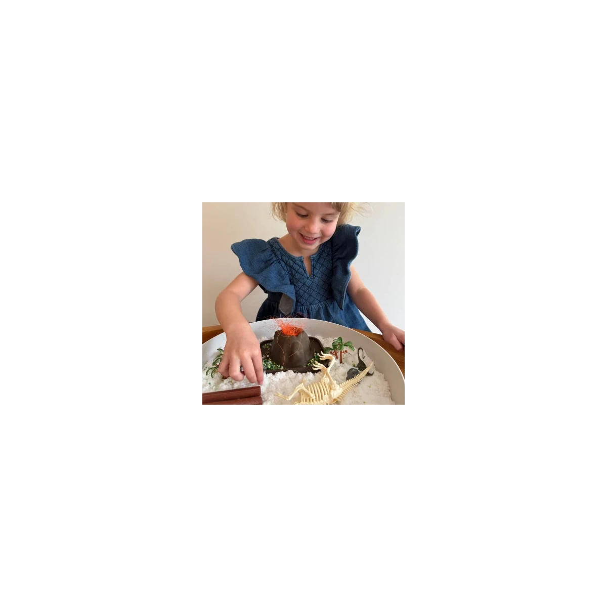 JELLYSTONE DESIGNS Jellystone Zestaw sensoryczny Świat dinozaurów tacka + figurki + śnieg sensoryczny | Pan Piksel