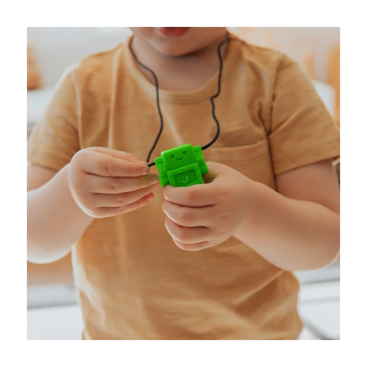 JELLYSTONE DESIGNS Jellystone Gryzak terapeutyczny antystresowy naszyjnik – robot Grassy Green | Pan Piksel