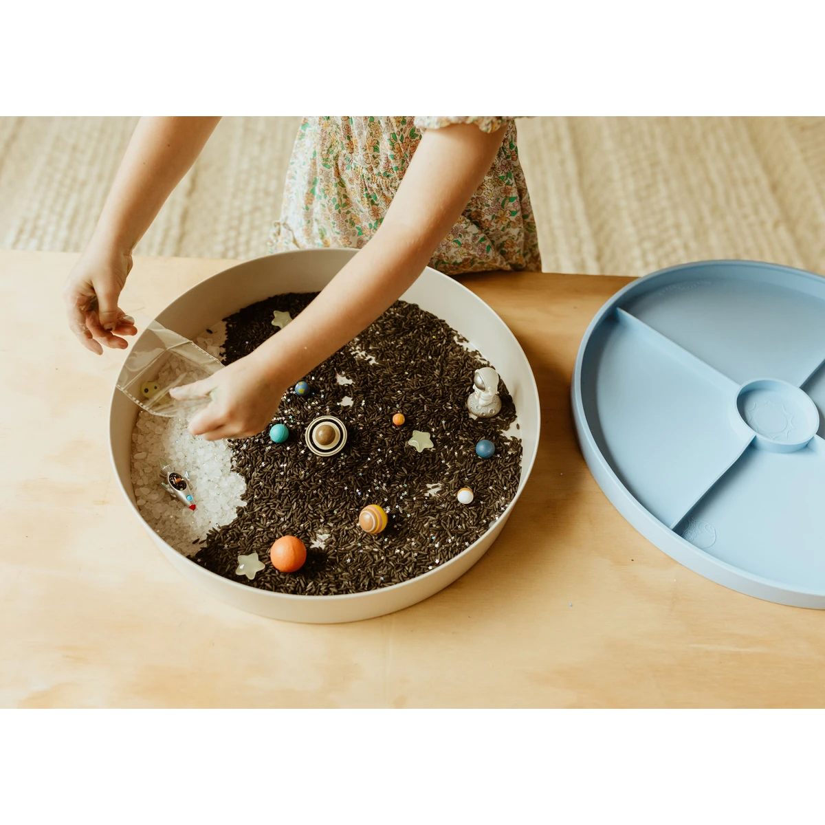 JELLYSTONE DESIGNS Jellystone Zestaw sensoryczny Galaktyka wkład do tacki sensorycznej Play Tray | Pan Piksel