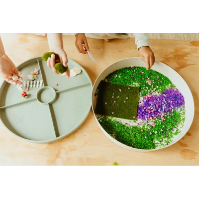 JELLYSTONE DESIGNS Jellystone Zestaw sensoryczny Zaczarowany Ogród wkład do tacki sensorycznej Play Tray | Pan Piksel