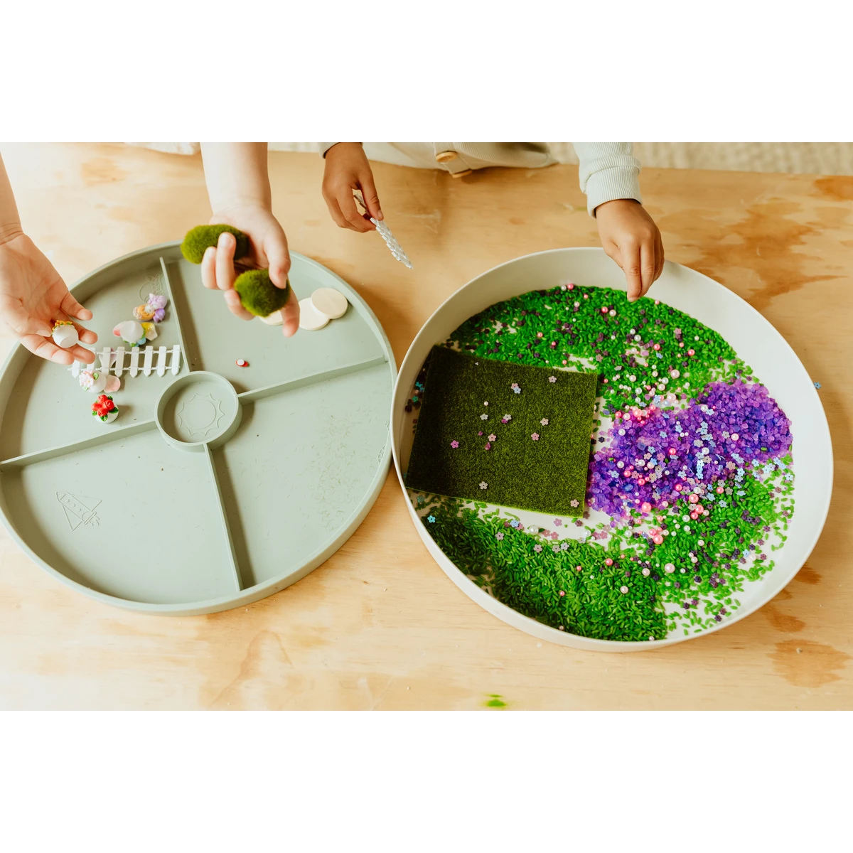 JELLYSTONE DESIGNS Jellystone Zestaw sensoryczny Zaczarowany Ogród wkład do tacki sensorycznej Play Tray | Pan Piksel