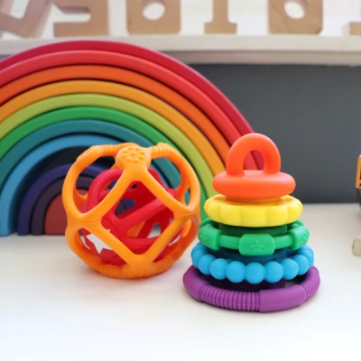 JELLYSTONE DESIGNS Jellystone Silikonowa piramida gryzaki krążki Rainbow Tęcza | Pan Piksel