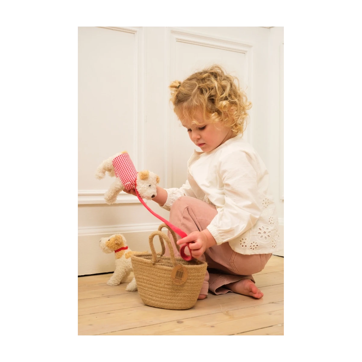 EGMONT TOYS Piesek Eliot mały ze smyczą i ubrankiem | Pan Piksel