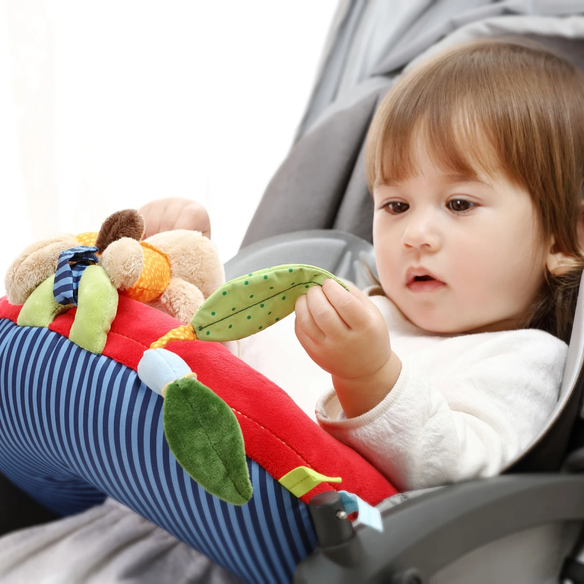 SIGIKID Poduszka do leżenia na brzuszku 37cm zabawka ruchowa grzechotka | Pan Piksel