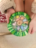 JELLYSTONE DESIGNS Jellystone Sensoryczny dysk z figurkami A-Ku-Ku! Peekaboo motyw Dinozaur | Pan Piksel