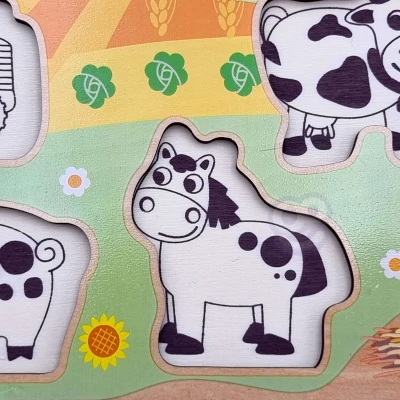 WOOPIE GREEN Drewniane Puzzle Montessori Farma z Pinezkami Do Dopasowania | Pan Piksel