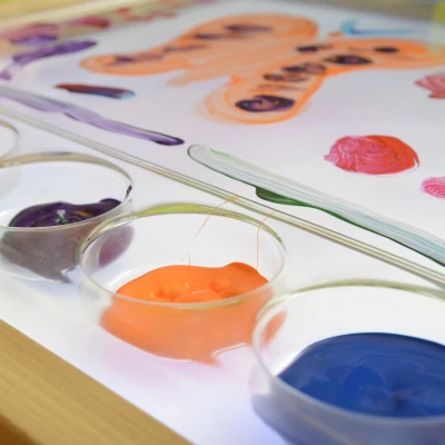 MASTERKIDZ Rama Sensoryczna - Panel LED + Przezroczysta Taca Do Malowania | Pan Piksel
