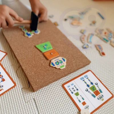 VIGA Drewniana Przybijanka Roboty 45 elementów Montessori | Pan Piksel