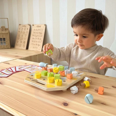 CLASSIC WORLD Wooden Manipulative Board Logic Puzzle | Pan Piksel