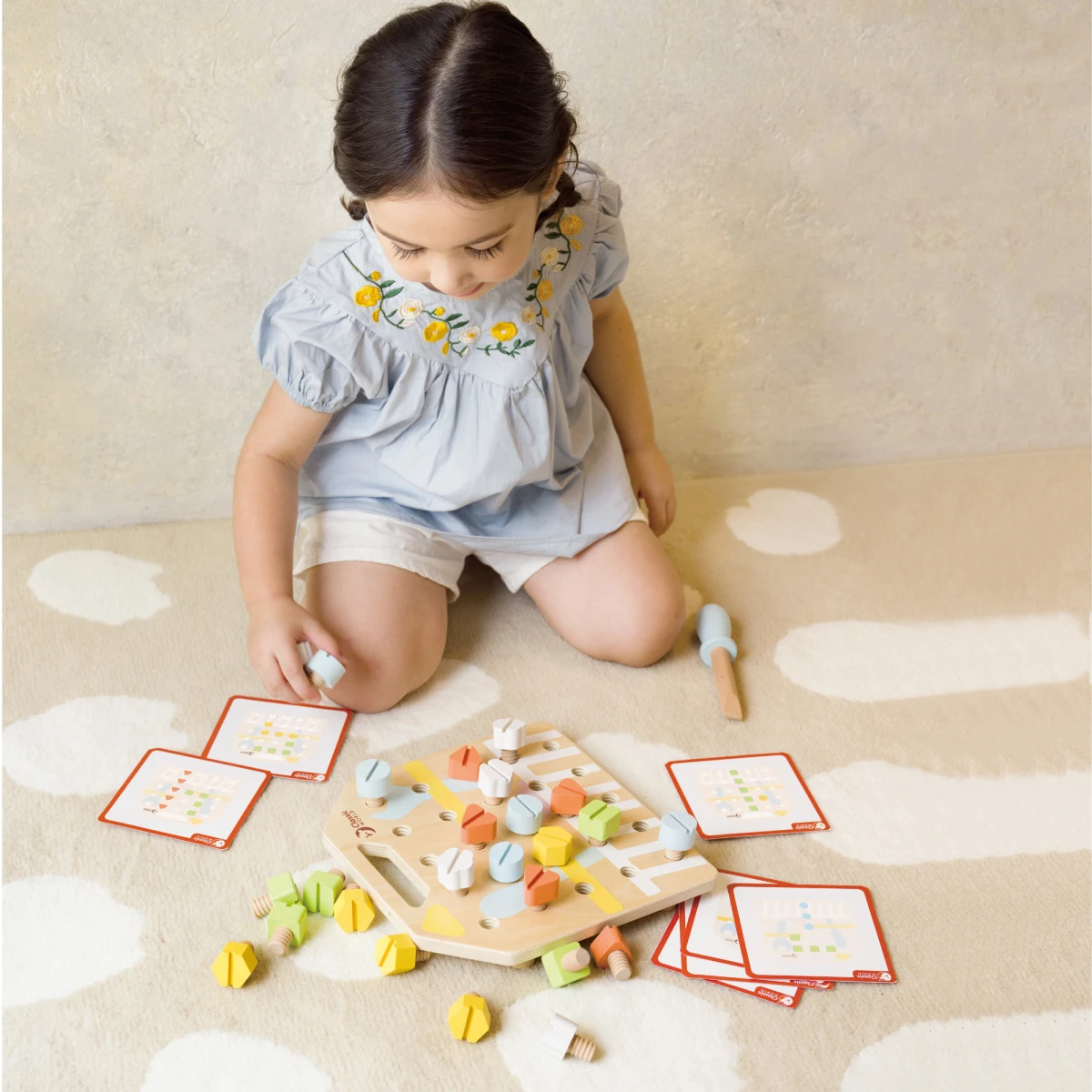 CLASSIC WORLD Wooden Manipulative Board Logic Puzzle | Pan Piksel