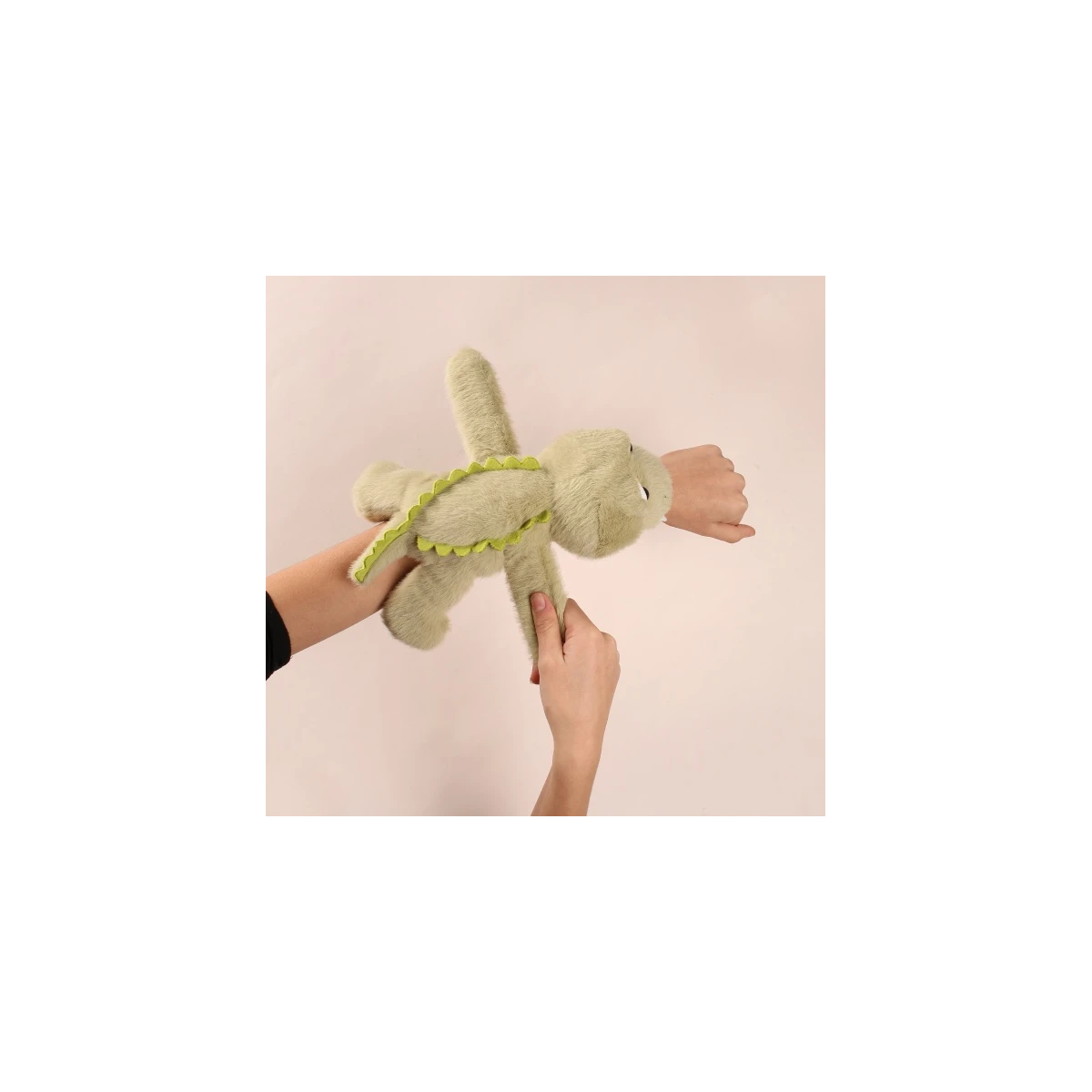 DOUDOU ET COMPAGNIE DOUDOU pluszowa bransoletka slap krokodyl Podcoll Histoire d'Ours zielony