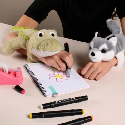 DOUDOU ET COMPAGNIE DOUDOU pluszowa bransoletka slap krokodyl Podcoll Histoire d'Ours zielony