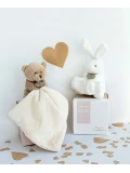 DOUDOU ET COMPAGNIE DOUDOU przytulanka miś z kocykiem  beżowy
