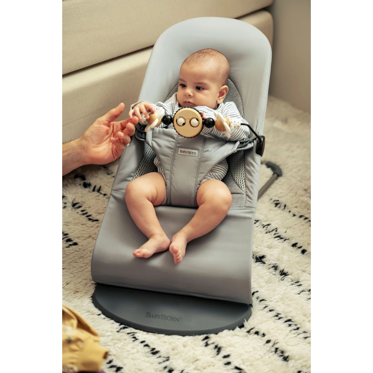 BABYBJORN leżaczek BALANCE SOFT WOVEN/JERSEY Tri Fabric Ciemny Szary + zabawka do leżaczka Googly Eyes