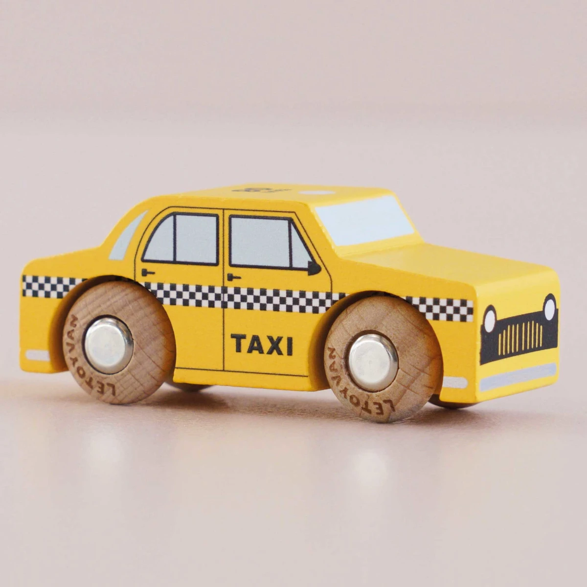 LE TOY VAN Samochodzik Trixie